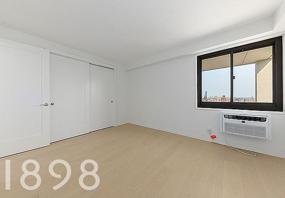 5th image of 561 Amsterdam Ave #28G