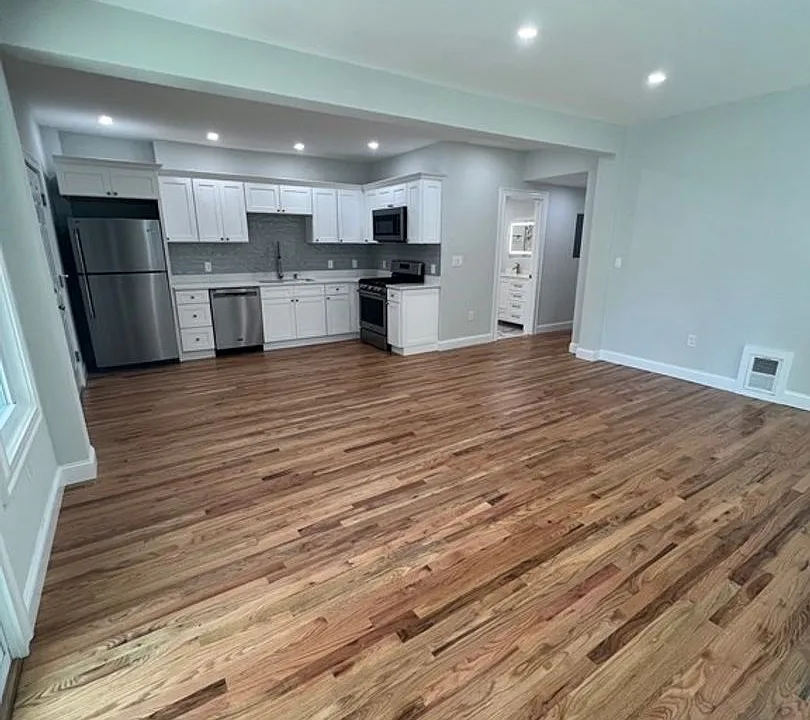3-765 Columbia Rd