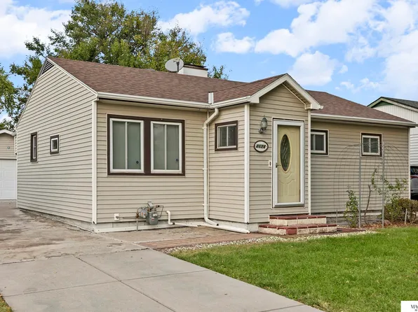 4624 Gladstone St, Lincoln, NE 68504