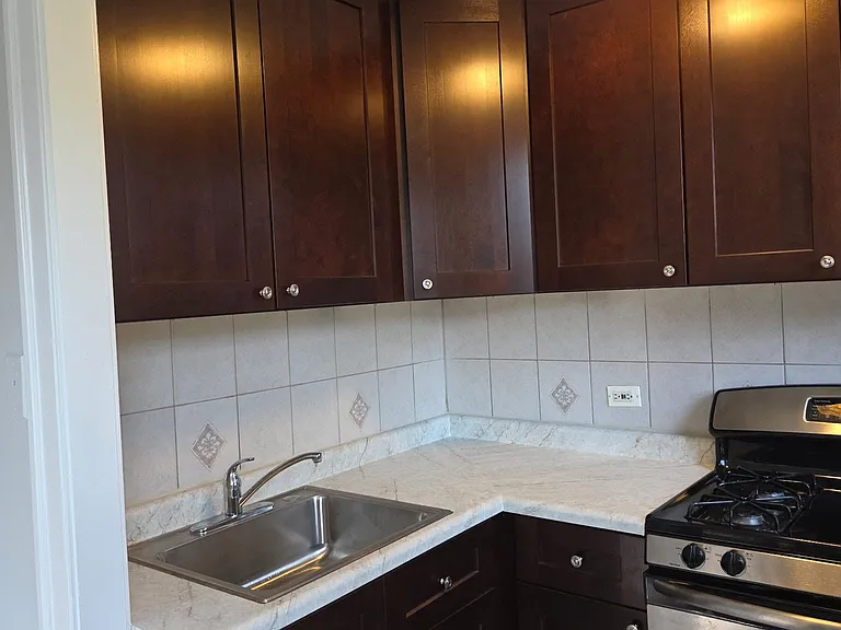7460 N Ashland Ave #1 — Photo 3