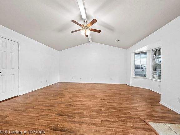 4th image of 4225 Elm St