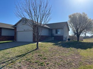 1422 N Glancey St, Andover, KS 67002