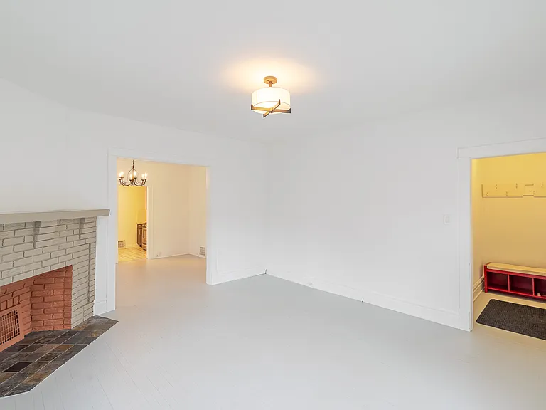 306 Brown St — Photo 7