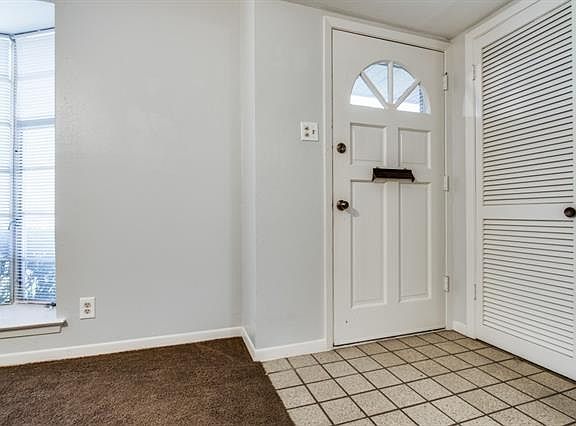 4th image of 1128 Gloucester Ct S