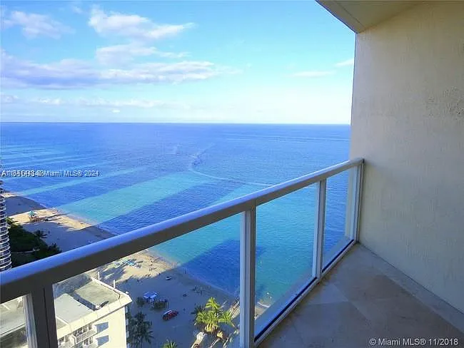 La Perla Condo — Photo 2