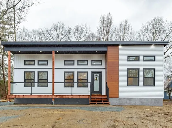 35 Sunset Dr, Fredericton, NB E3A 1A1