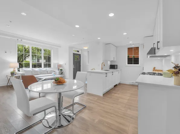 469 W 63rd Ave, Vancouver, BC V5X 2K1