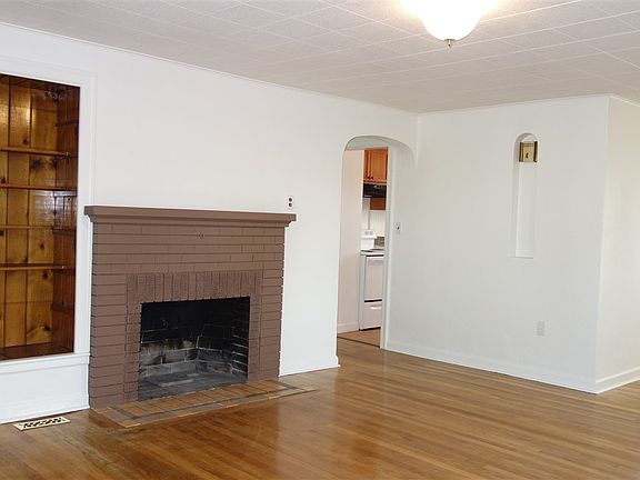 3rd image of 1024 E Wellesley Ave