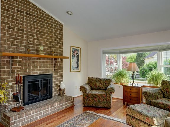 Family Room w/wood FP