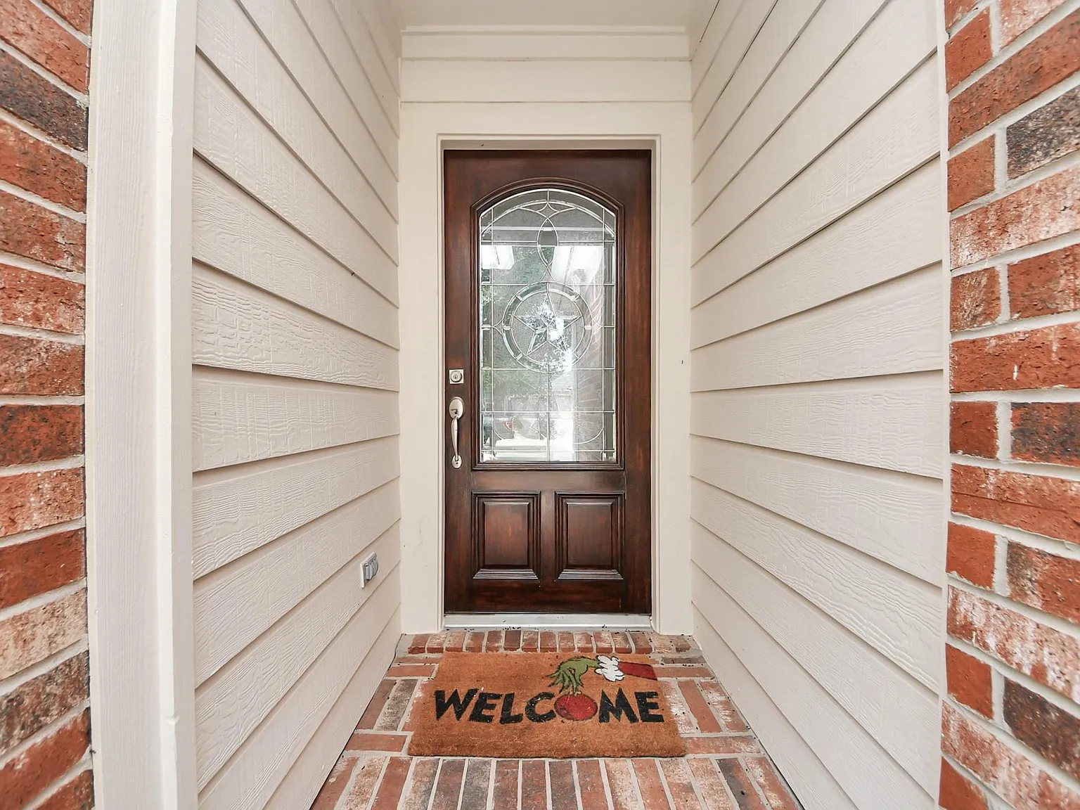 4 bed, 2.0 bath, 1923 sqft, $2,500 — Photo 2