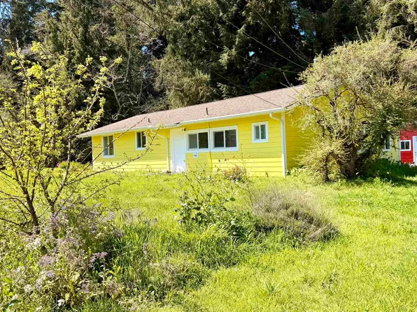1175 Lakeview Dr, Crescent City, CA 95531