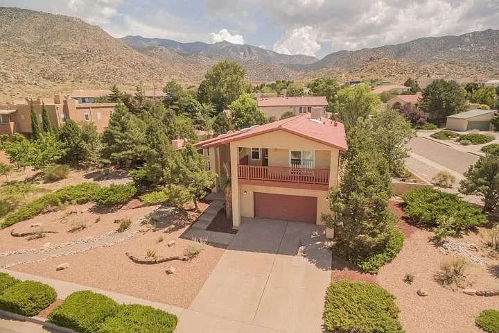 1700 Camino De La Sierra NE — Photo 2