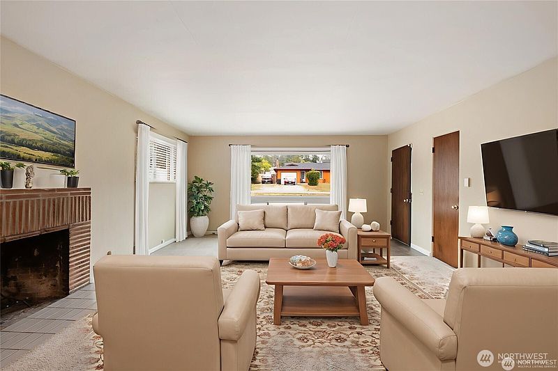 3rd image of 1123 Forest Glen Road