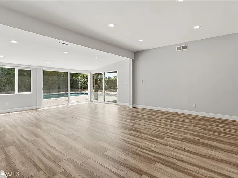9754 Yolanda Ave — Photo 15