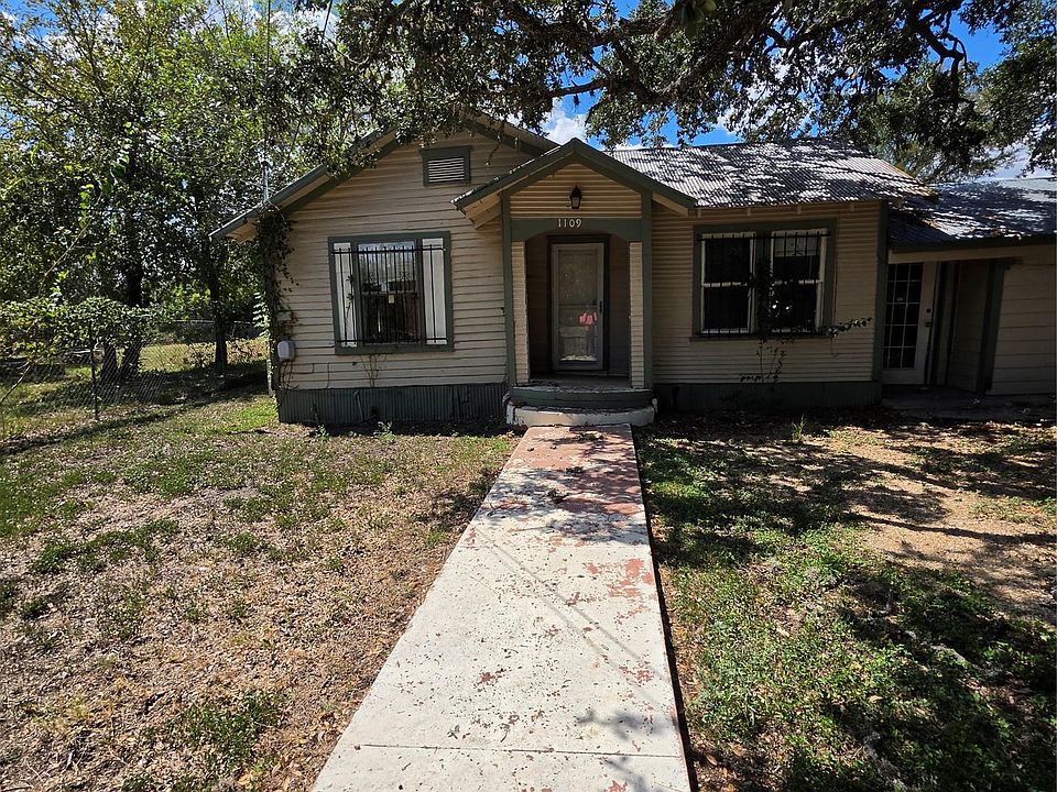 1st image of 1109 Pecos St
