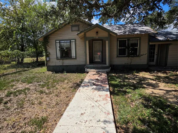 1109 Pecos St, Lockhart, TX 78644
