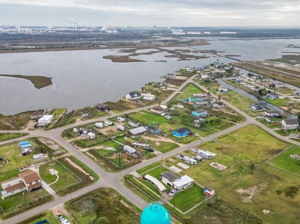 4619 Crane St, Hitchcock, TX 77563