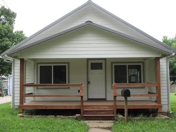 327 W 9th Ave, Garnett, KS 66032
