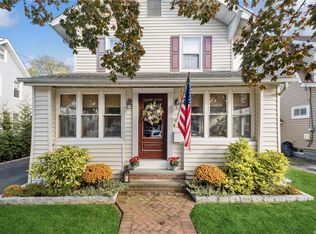 25 S Forest Ave, Rockville Centre, NY 11570