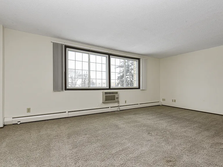 Fridley, MN Georgetown on the River Apartments | Living