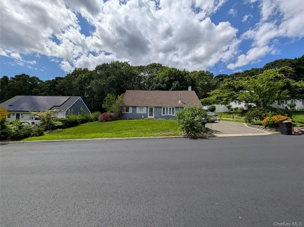 146 Rosemont Avenue, Farmingville, NY 11738