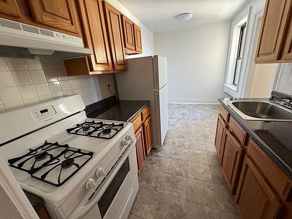 5th image of 3215 35th St APT F6