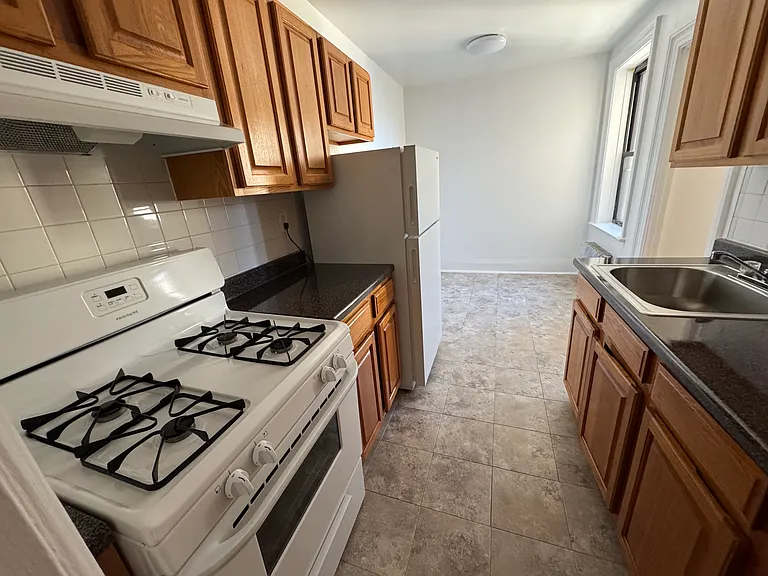 32-15 35th St #F6 — Photo 5