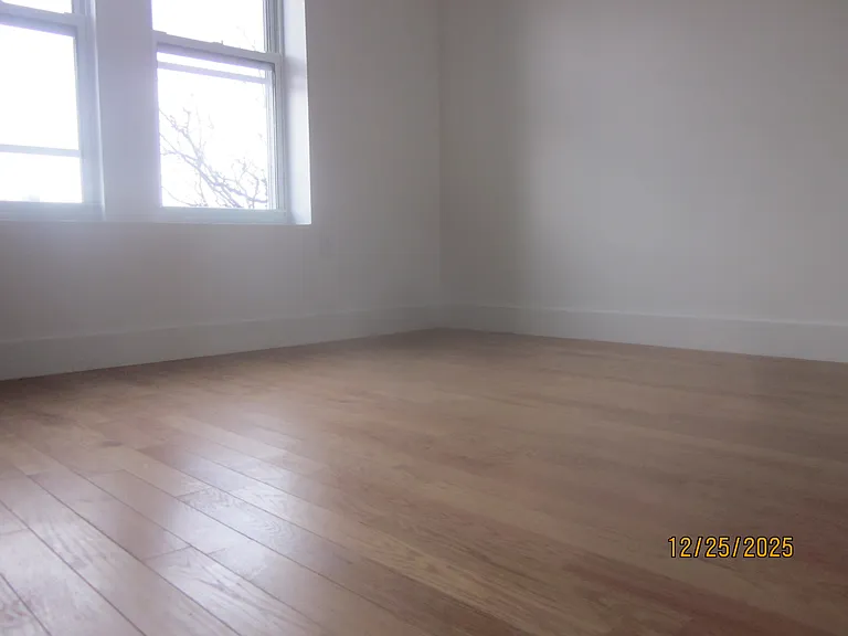 39-25 24th St #19 — Photo 4