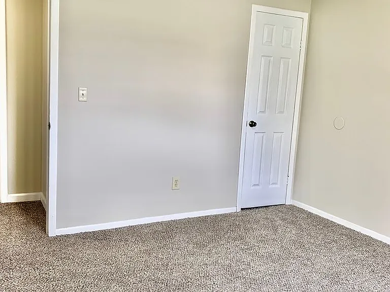 8038 Evesborough Dr — Photo 8