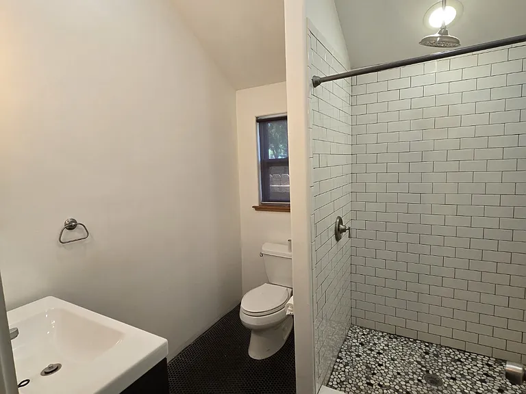 2514 E 3rd St — Photo 8