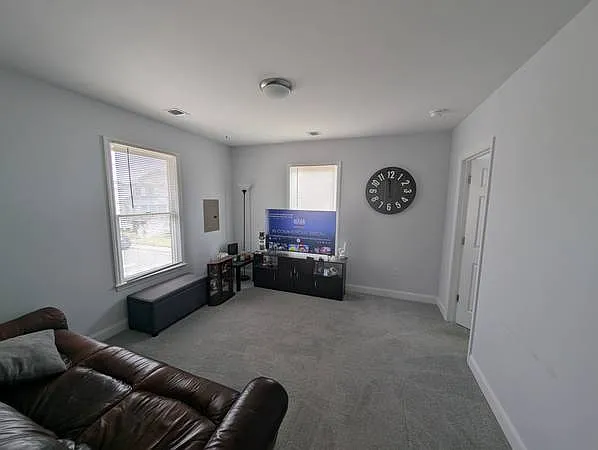 501 Spruce St — Photo 3