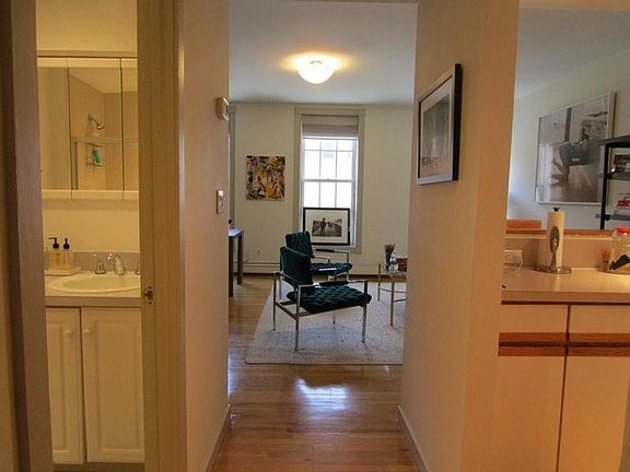 3rd image of 619 Hudson St #2