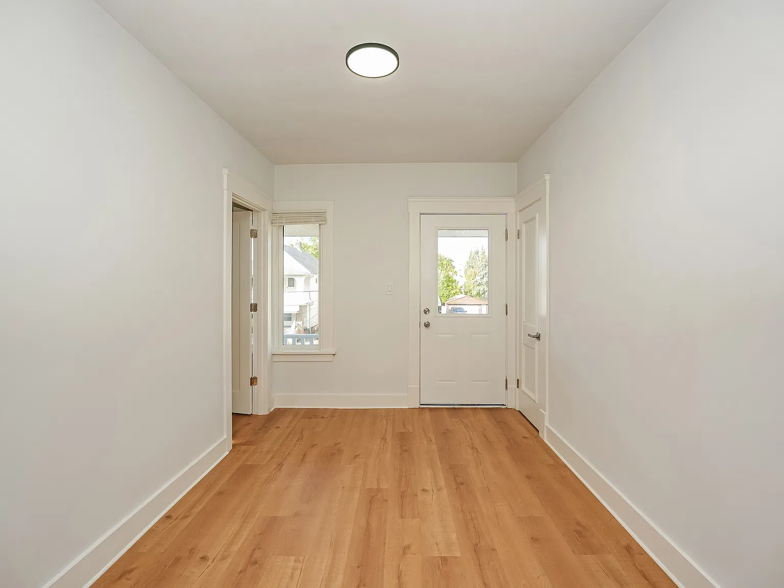 3 bed, 900 sqft, $1,650 — Photo 4