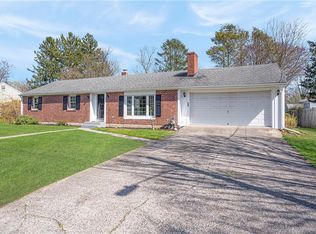 11 Plymouth Dr, Barrington, RI 02806