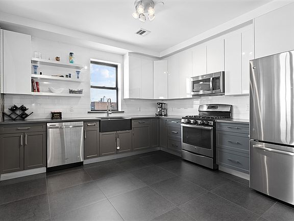 4th image of 1775 E 17th St APT 6