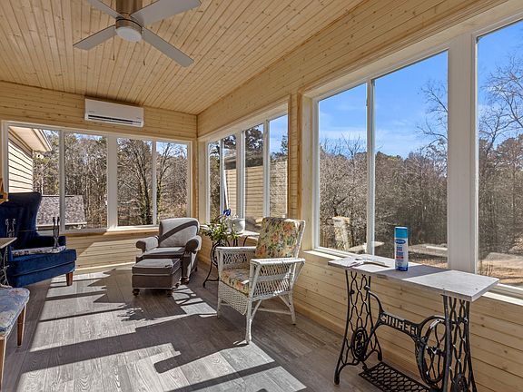 3rd image of 59 Honeysuckle Dr