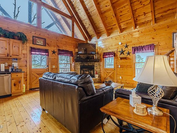 5th image of 2251 Upper Middle Creek Rd