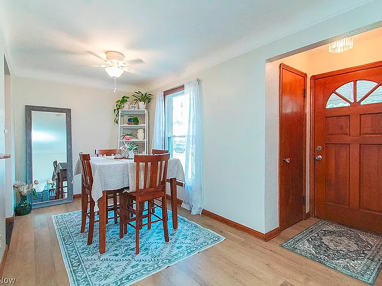 3 bed, 1362 sqft, $1,900 — Photo 3
