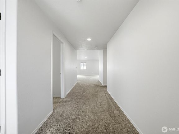 2nd image of 1032 W Sequoia Road