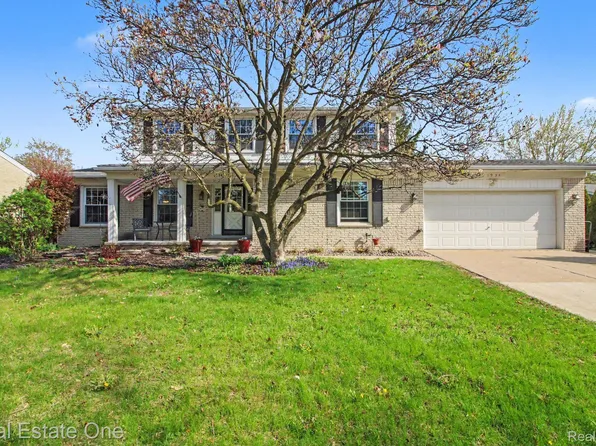 1934 Pelican Ct, Troy, MI 48084