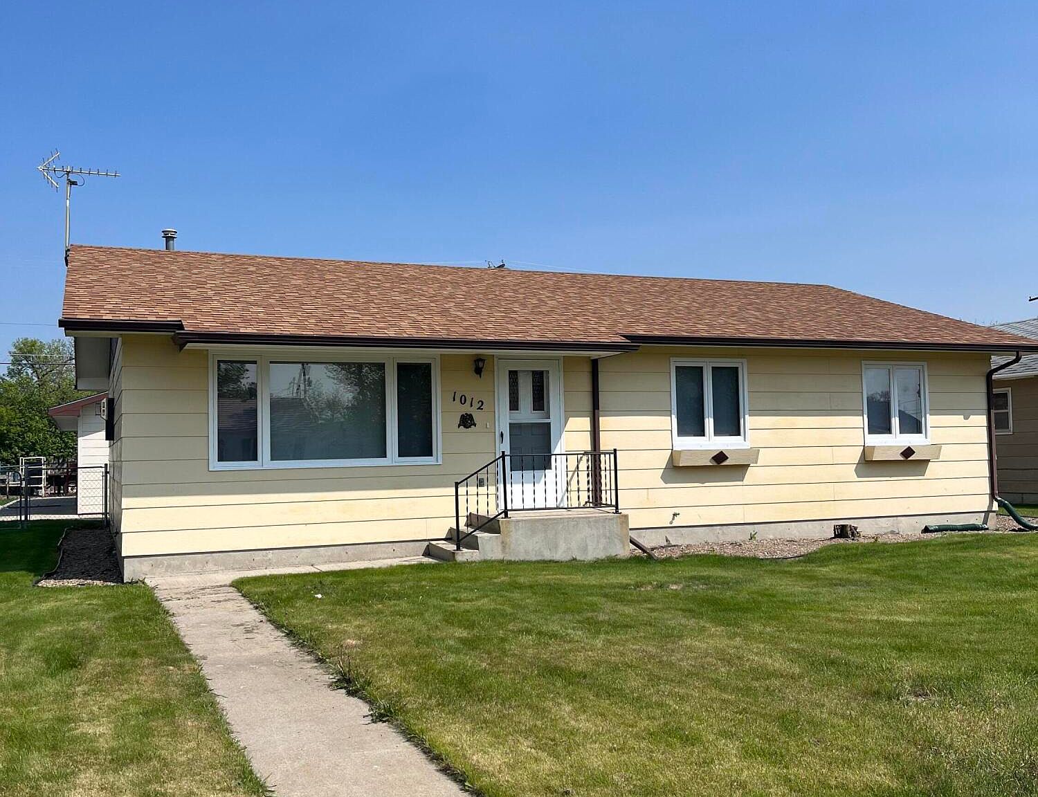 1012 New York St, Chinook, MT 59523 Zillow