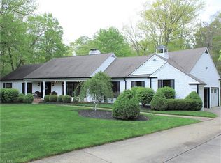 469 Fox Run Trl, Aurora, OH 44202