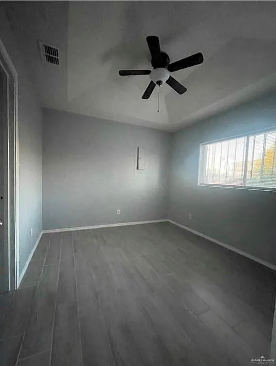 3 bed, 2.0 bath, 1063 sqft, $1,300 — Photo 4
