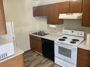 1305 Golden Valley Ln #B, Minot, ND 58703