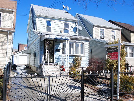 2nd image of 8937 207th St