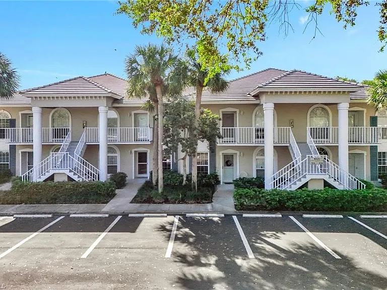 8228 Twelve Oaks Cir #323 — Photo 3