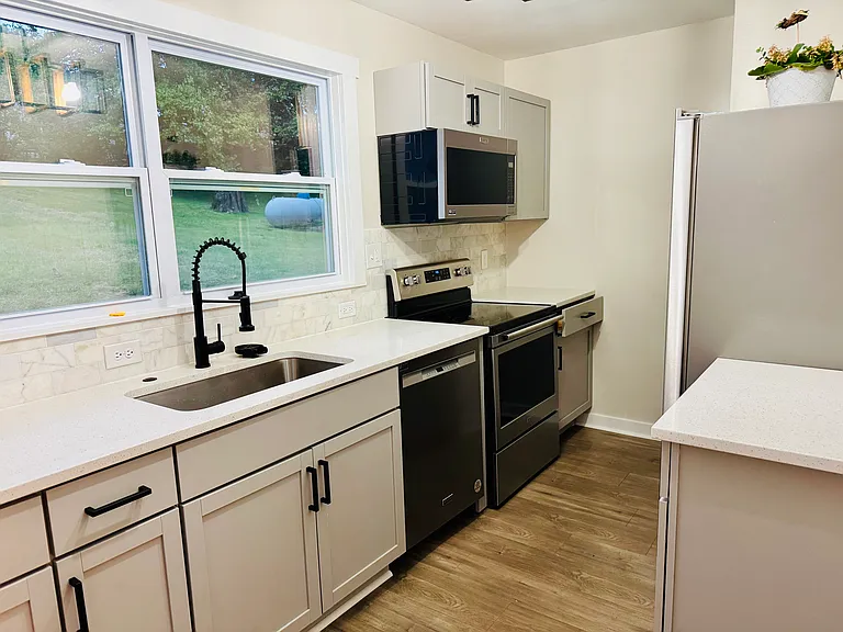 37 W I St — Photo 9