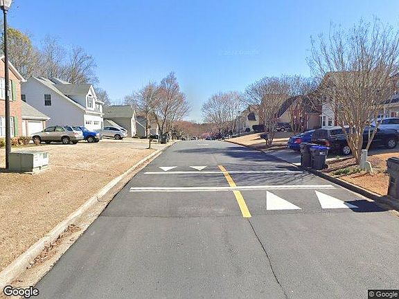 Exterior Neighborhood (street photo)