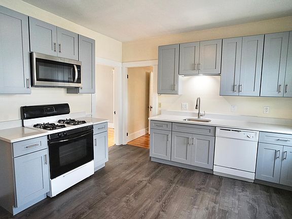 3rd image of 3 Beacon St #1