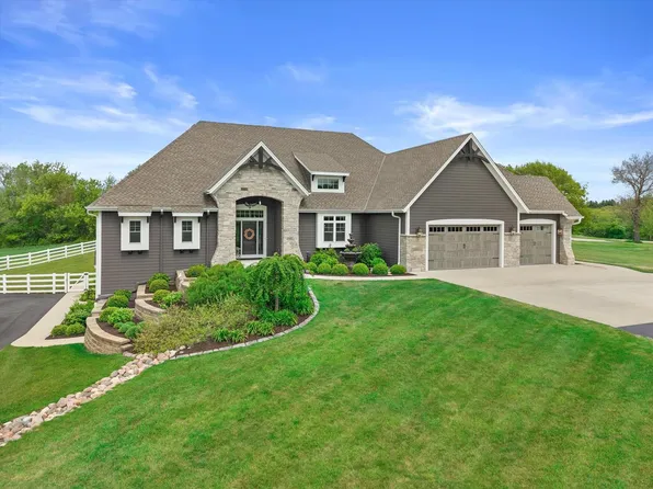 S66W24310 Skyline AVENUE, Waukesha, WI 53189
